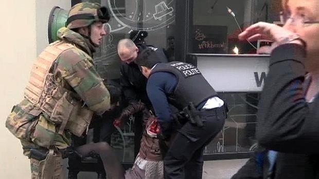 Al menos 20 muertos y un centenar de heridos por una explosión en el metro de Maelbeek de Bruselas