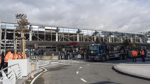 Vista de la fachada exterior del aeropuerto de Bruselas-Zaventem