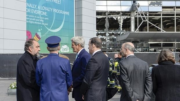 John Kerry en el aeropuerto Zaventem de Bruselas