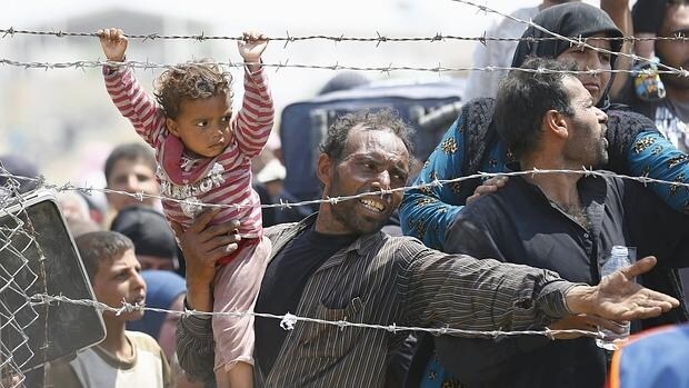 Refugiados sirios tratan de entrar en Turquía