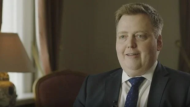 Sigmundur Gunnlaugsson, primer ministro islandés en una entrevista que abandonó por una pregunta sobre los «papeles de Panamá»