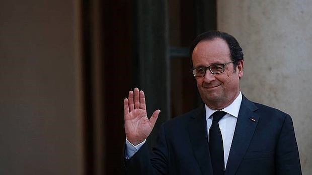 Hollande toca fondo en los sondeos a un año de las presidenciales