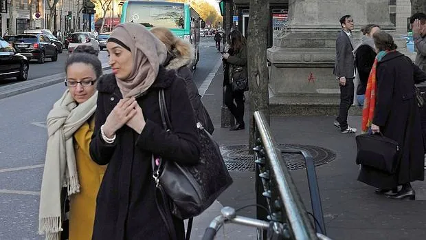 Estudiantes musulmanas de Sciences Po, en el centro de París