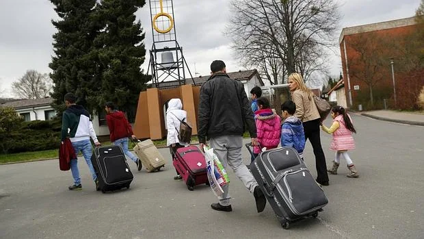 Refugiados sirios a su llegada a un campo de refugiados en Alemania