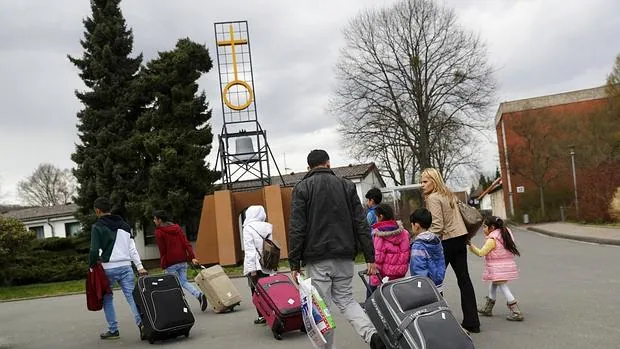 Refugiados sirios a su llegada al campamente alemán de Friedland