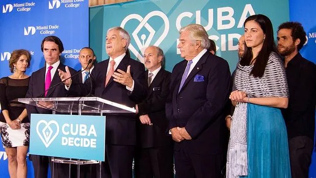 Aznar y otros ex presidentes, en una conferencia de prensa en favor de Cuba el pasado 12 de mayo en Miami