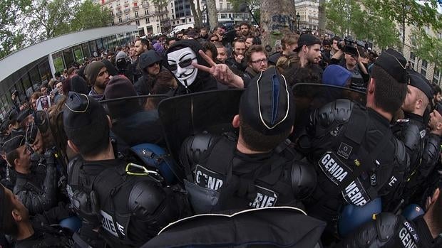 Manifestación en París contra la protesta de los antidisturbios