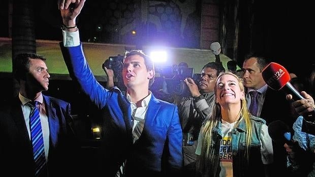 Albert Rivera intenta visitar sin éxito a Leopoldo López en la cárcel