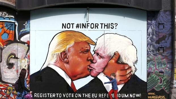 El mural en que aparecen Trump y Johson besándose se encuentra en Bristol