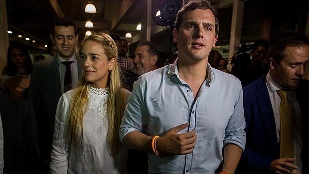 Albert Rivera junto a Lilian Tintori en Venezuela