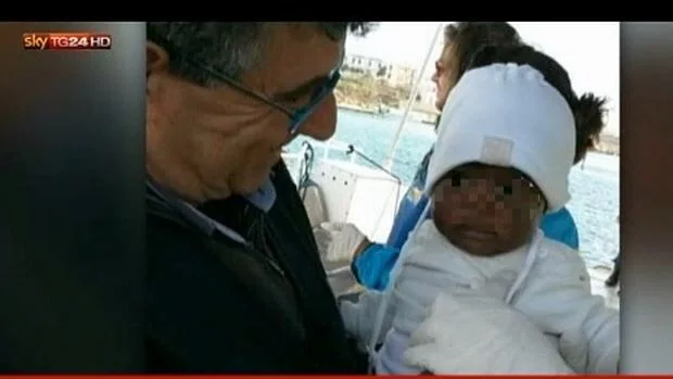 Imagen del bebé durante su rescate
