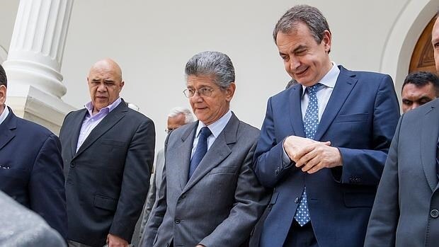 Zapatero acompañado del presidente de la Asamblea Nacional de Venezuela, Heny Ramos, el pasado 19 de mayo