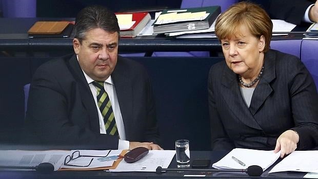 Sigmar Gabriel y Angela Merkel, en una imagen de archivo