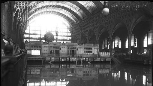 El vestíbulo de la estación de Orsay, inundado