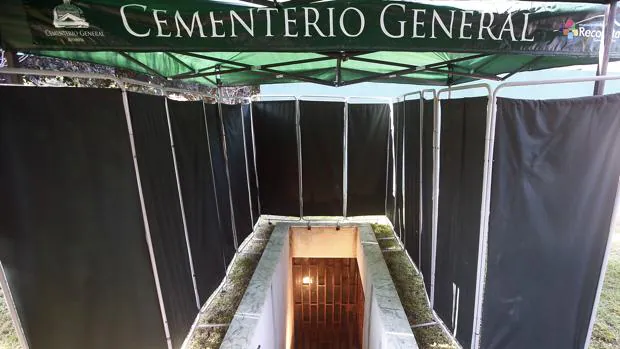 Detalle de la tumba donde reposan los restos del expresidente de Chile, Eduardo Frei Montalva