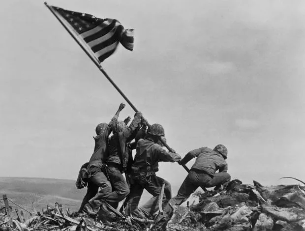 La icónica foto de la Batalla de Iwo Jima realizada por Joe Rosenthal