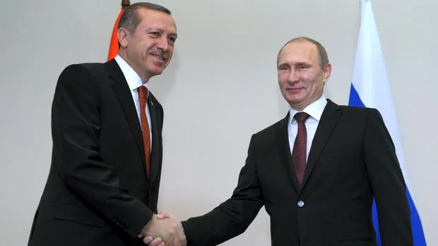El presidente turco, Recep Tayyip Erdogan, junto a su homólogo ruso, Vladimir Putin