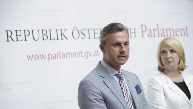 Norbert Hofer y la presidenta del Parlamento austriaco comparecen ante los medios