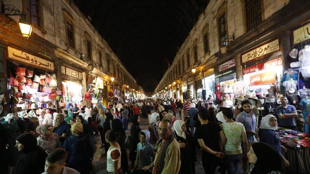 Sirios en el mercado en Damasco durante la celebración Eud al-Fitr el pasado cuatro de julio