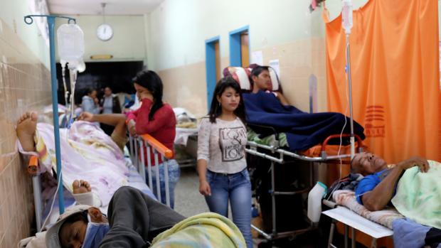 Los pacientes se amontonan en los pasillos de un hospital en Merida, Venezuela el pasado 17 de junio