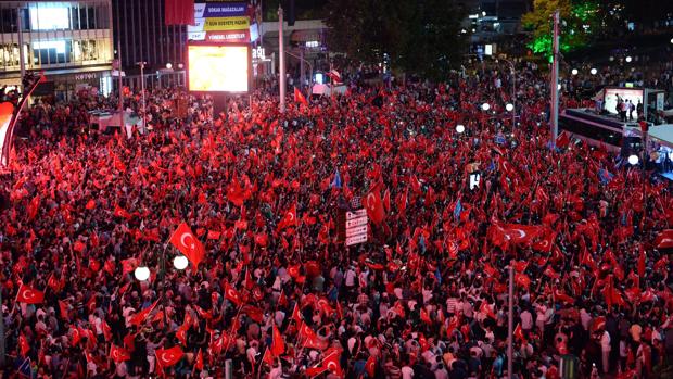 Celebraciones en Ankara tras el fallido golpe de Estado