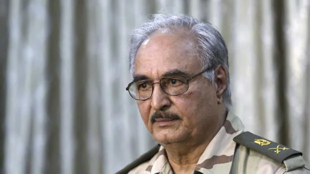 El General Jalifa Hifter, líder del Ejército Nacional Libio (LNA)