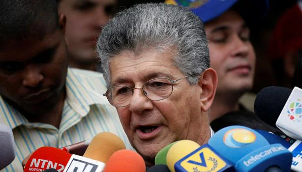 El presidente de la Asamblea Nacional y miembro de la oposición MUD habló ante los medios antes de la apelación a Leopoldo López