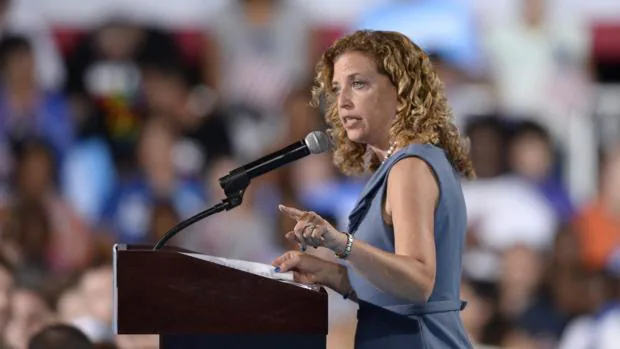 Debbie Wasserman Schultz durante un mitin en apoyo a Clinton el pasado 22 de julio en Tampa, Florida