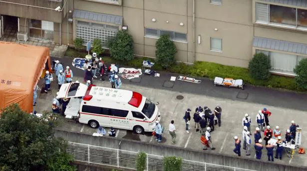 Un joven mata al menos a 19 personas y hiere a otras 24 en un centro de discapacitados en Japón