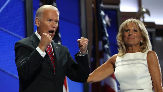 El vicepresidente de Estados Unidos, Joe Biden, junto a su mujer Jill durante la Convención Demócrata