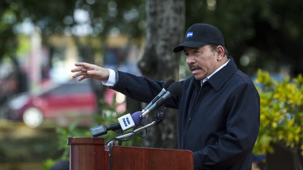 Daniel Ortega habla durante el homenaje póstumo este viernes