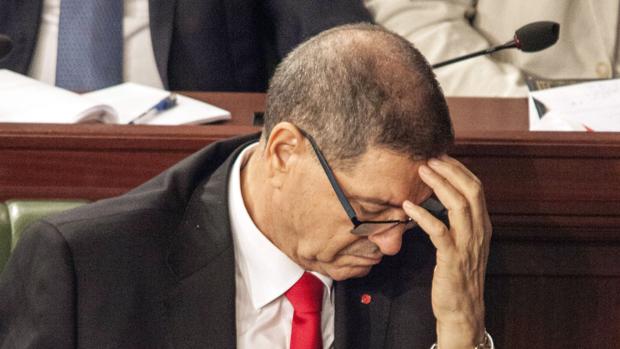 El primer ministro de Túnez, Habib Essid, tras perder la moción de confianza