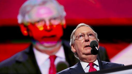 Mitch Connell habla durate la Conveción Nacional Republicana, en Cleveland, Ohio