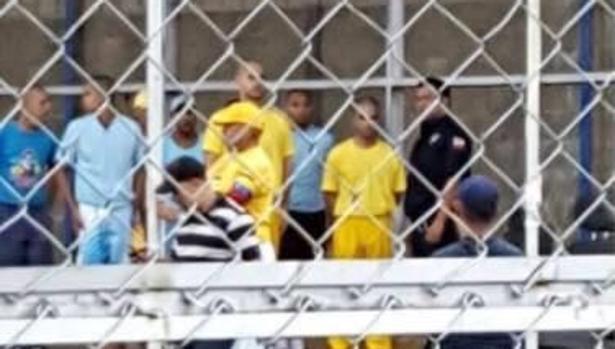 Familias de presos políticos denuncian que el Gobierno venezolano impide conocer su estado de salud dentro de prisión
