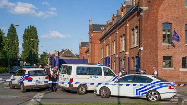Un hombre hiere a machetazos a dos policías en Bélgica al grito de «Alá es grande»