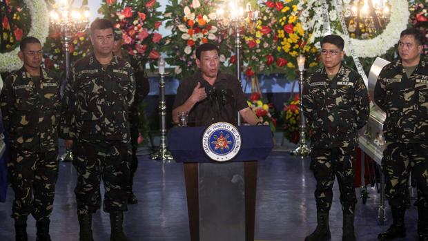 Duterte hablando junto con militares el pasado 7 de agosto