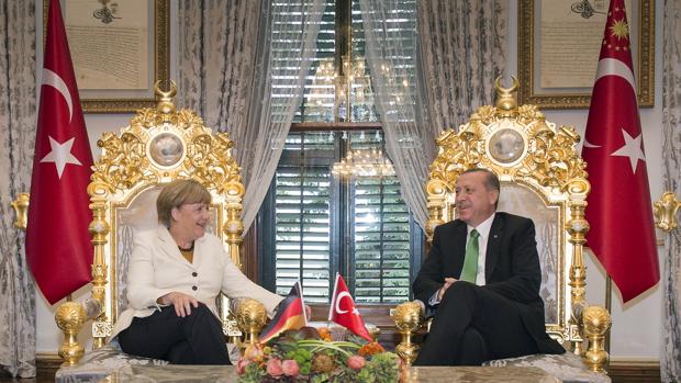 Merkel y Erdogan durante el último encuentro oficial entre ambos países en Ankara el pasado 18 de octubre de 2015