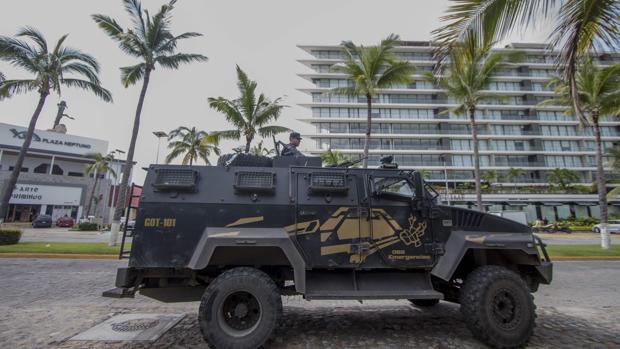 Uno de los carros blindados que han estado peinando todo Puerto Vallarta