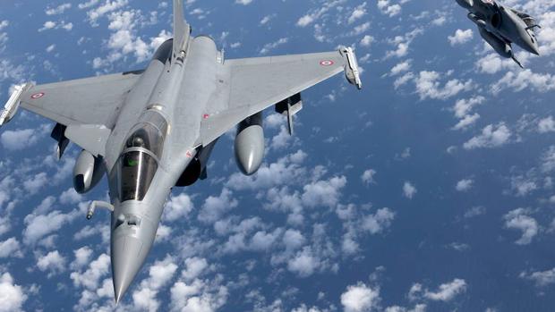 Cazas Rafale franceses en pleno vuelo