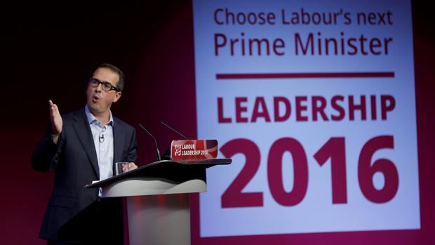 Smith durante el debate con Jeremy Corbyn en Birmingham el pasado18 de agosto por el liderazgo laborista