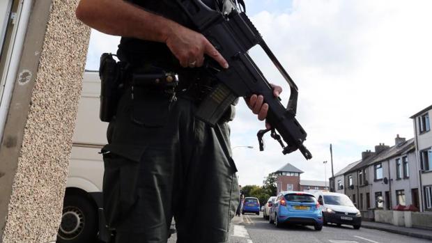 Imagen de una detención en Irlanda del Norte este mes de agosto a un sospechoso de terrorismo