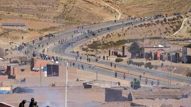 Los mineros bloquean una carretera