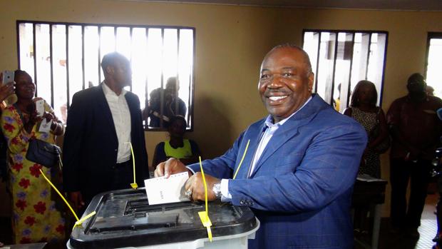 Ali Bongo, presidente de Gabón, vota en las elecciones presidenciales de su país este sábado