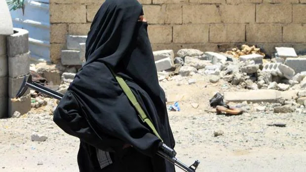 Las inmediaciones del atentado en la ciudad yemení de Adén