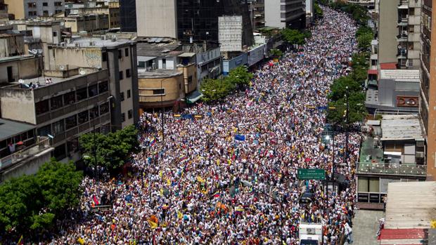 Vista de la última marcha a favor del revocatorio a Nicolás Maduro