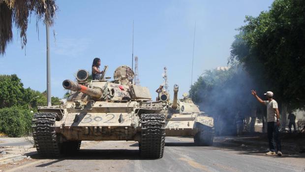 Fuerzas armadas libias entrando en la ciudad de Sirte