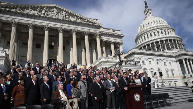 Un grupo de congresistas conmemoran el 11-S este viernes junto al Capitolio