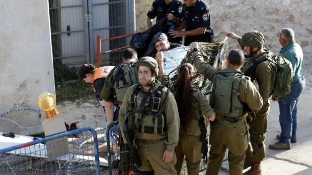 Muere tiroteado un palestino tras atacar a un soldado con un cuchillo