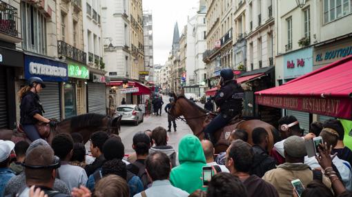 Gran despliegue policial en París por una falsa alarma terrorista, este sábado