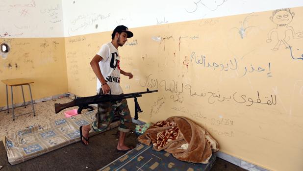 Fuerzas leales al gobierno respaldado por la ONU este lunes en el frente de Sirte, al este de Trípoli, donde combaten contra los yihadistas de Daesh